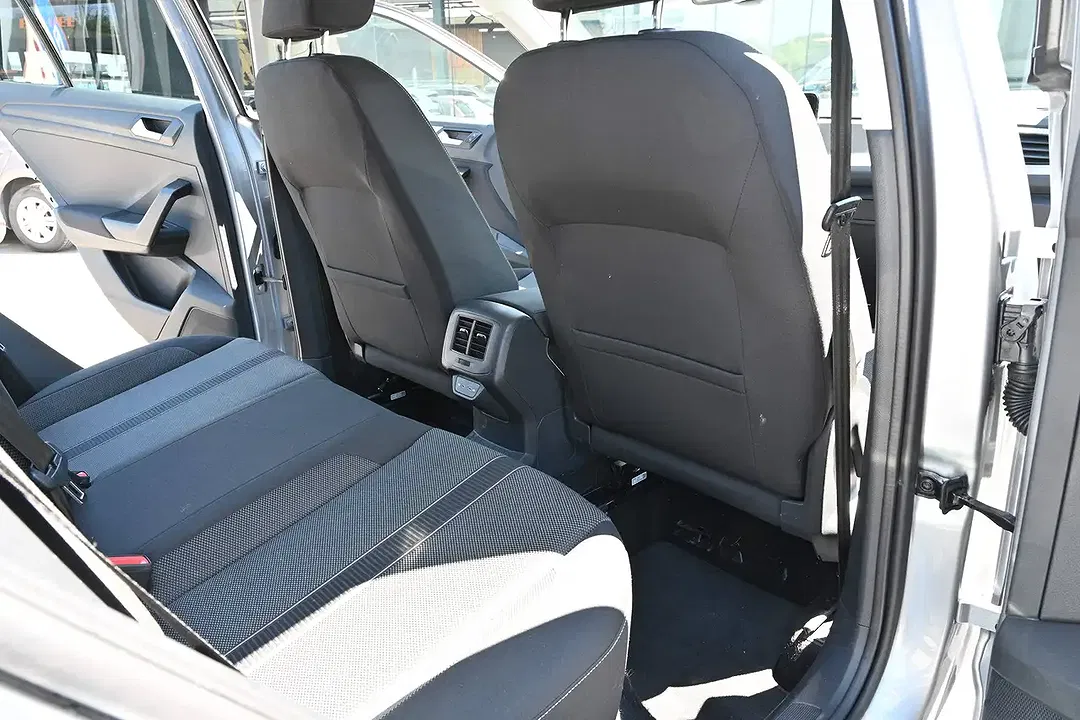 Volkswagen T-Roc - Thumbnail 12
