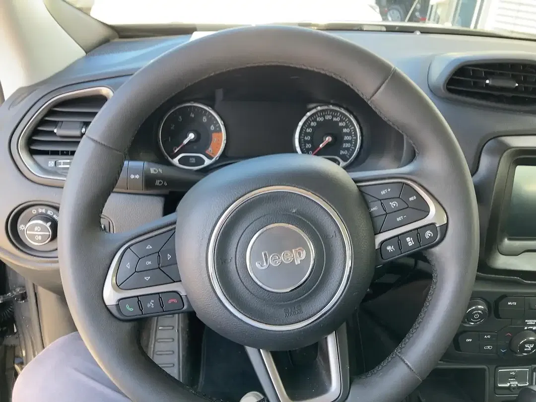 Jeep Renegade - Thumbnail 10