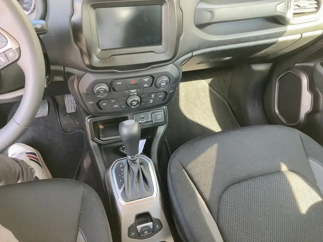 Jeep Renegade - Thumbnail 11