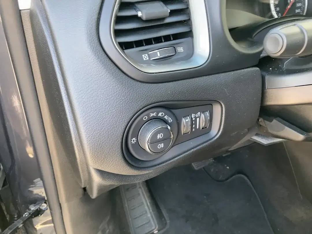 Jeep Renegade - Thumbnail 14