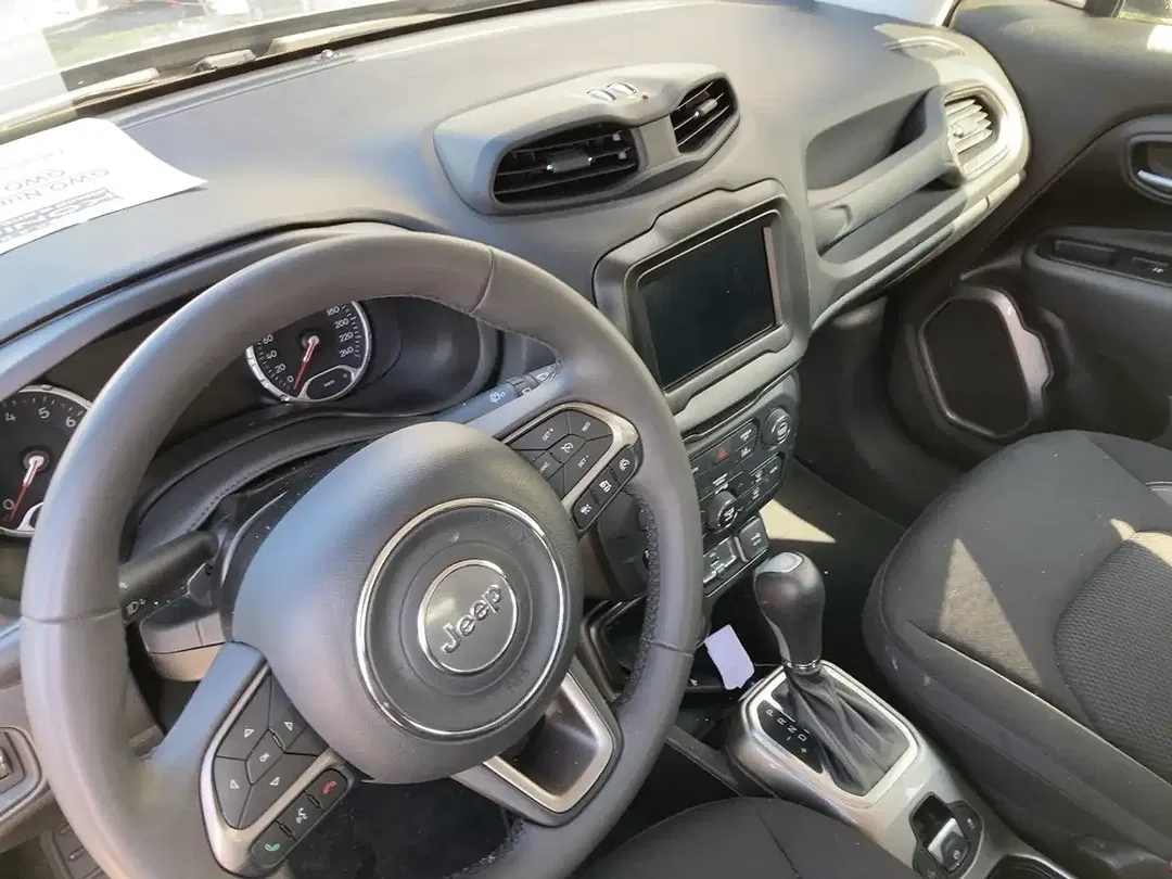 Jeep Renegade - Thumbnail 9