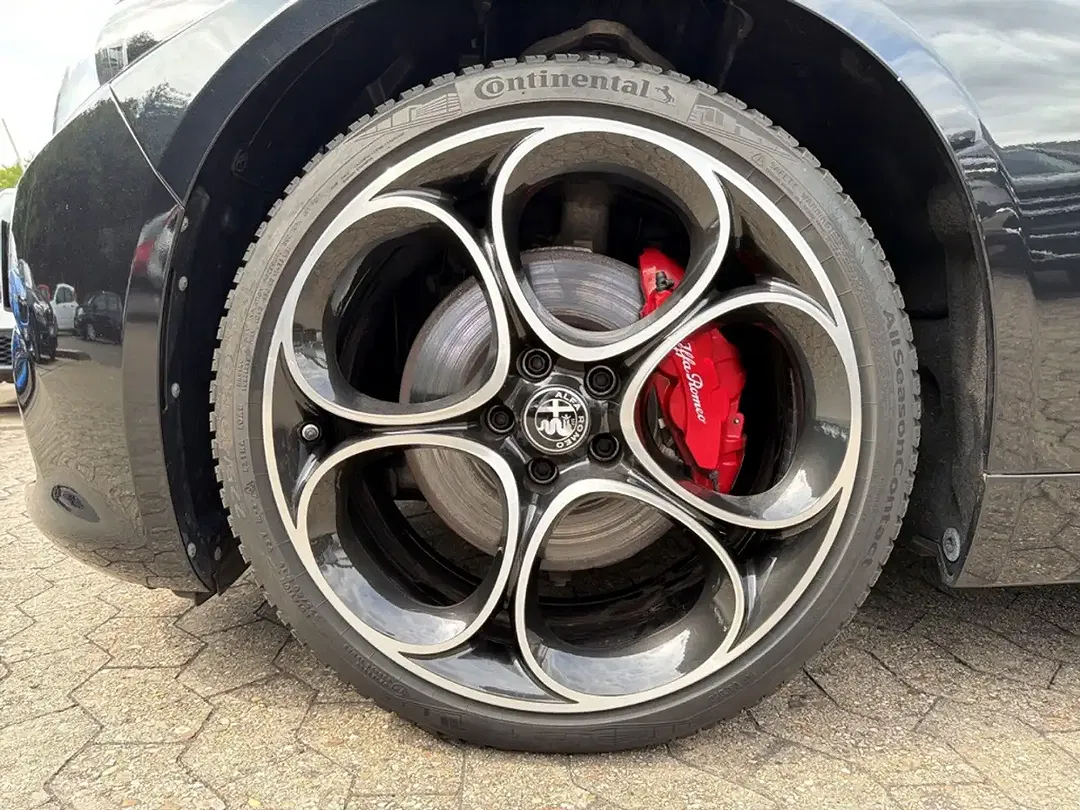 Alfa Romeo Giulia - Thumbnail 12