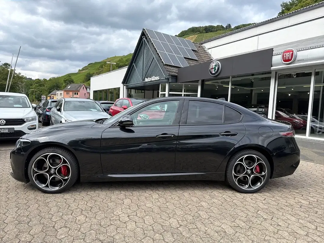 Alfa Romeo Giulia - Thumbnail 2