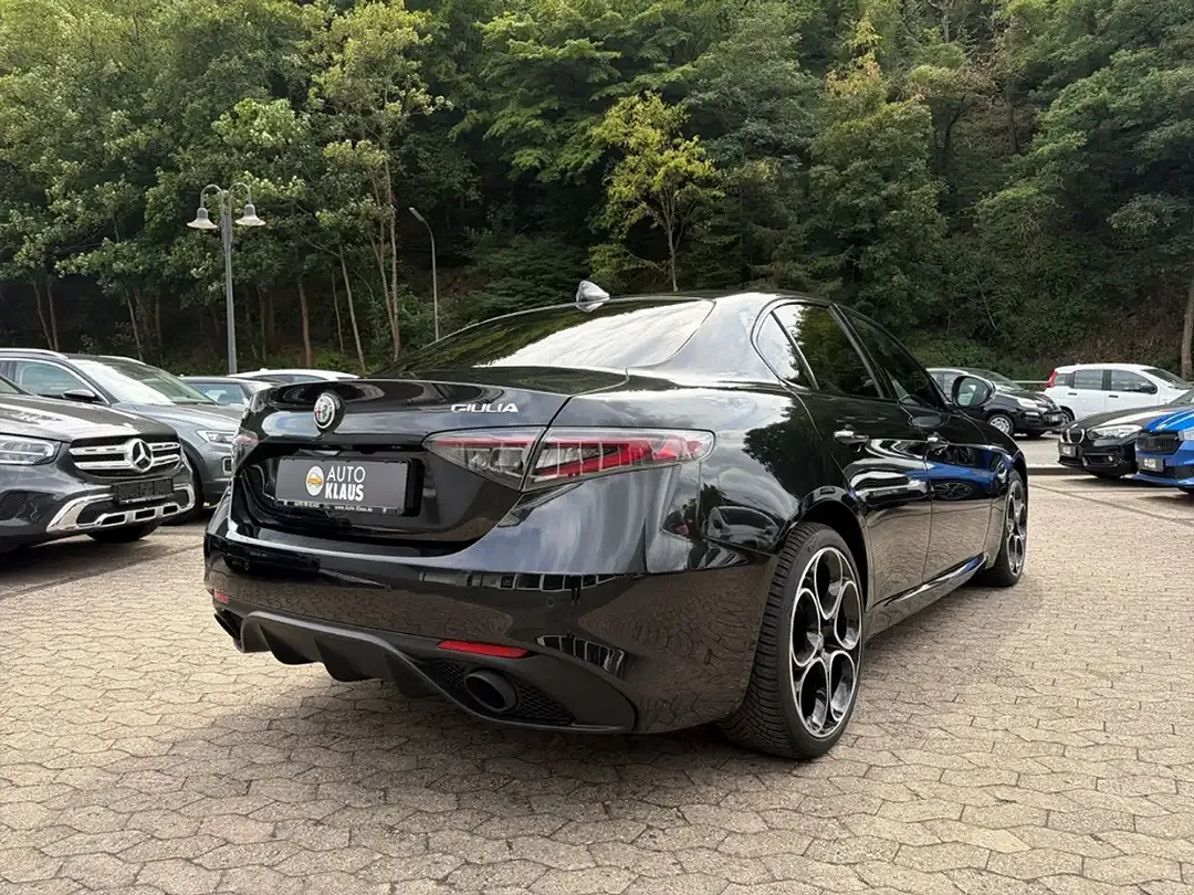 Alfa Romeo Giulia - Thumbnail 3