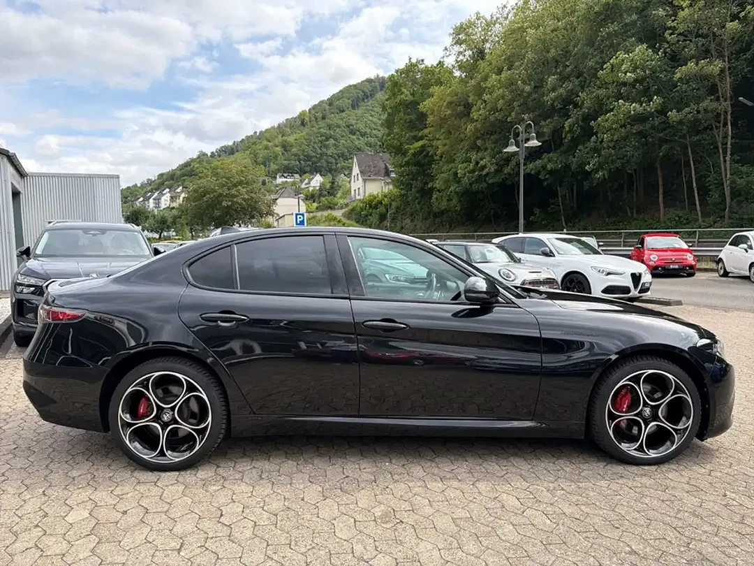 Alfa Romeo Giulia - Thumbnail 4