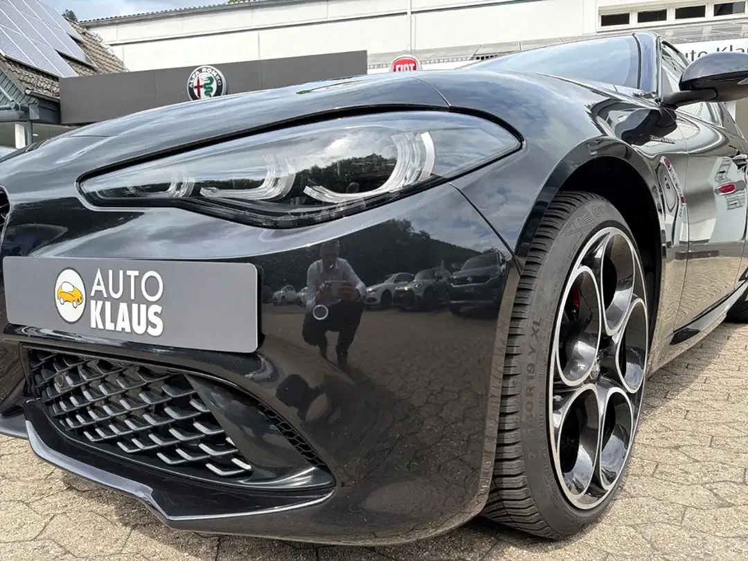 Alfa Romeo Giulia - Thumbnail 5