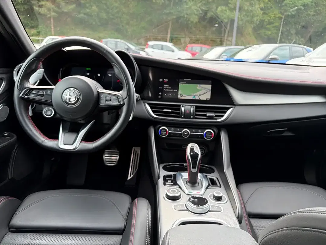 Alfa Romeo Giulia - Thumbnail 8
