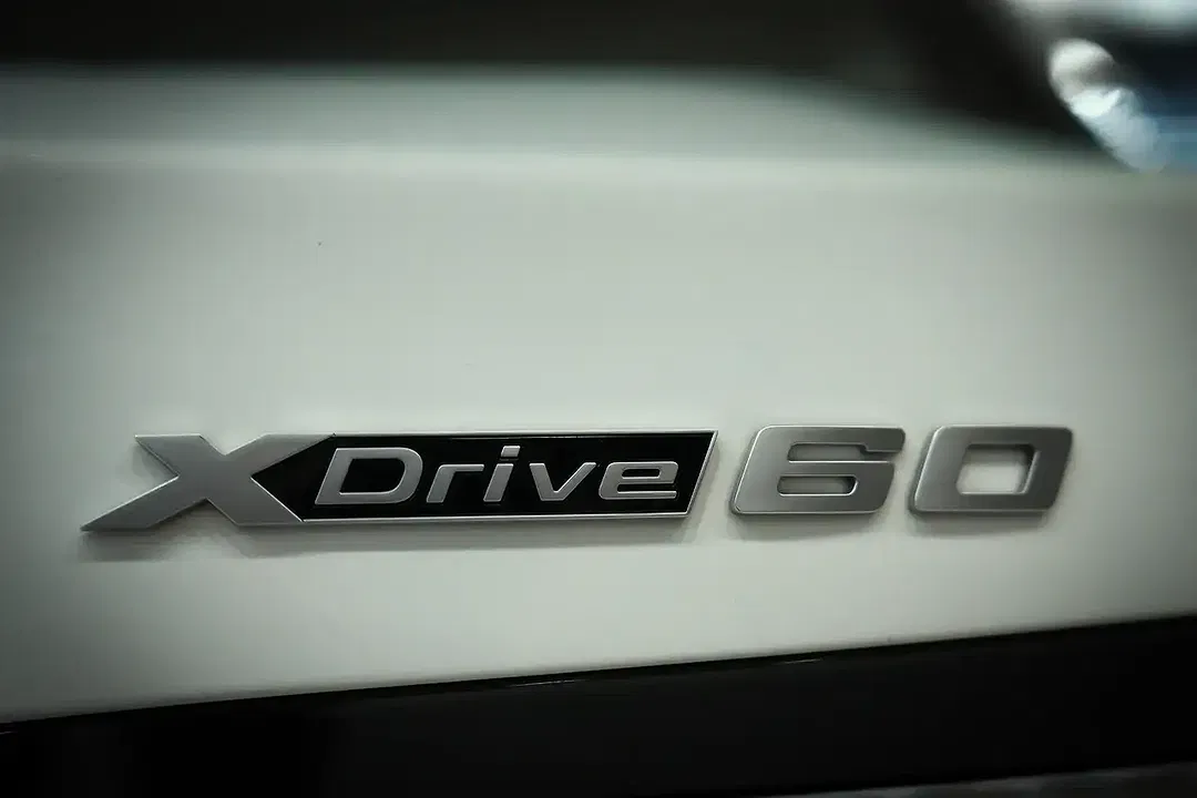 BMW i7 - Thumbnail 6