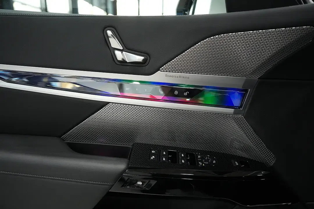 BMW i7 - Thumbnail 8