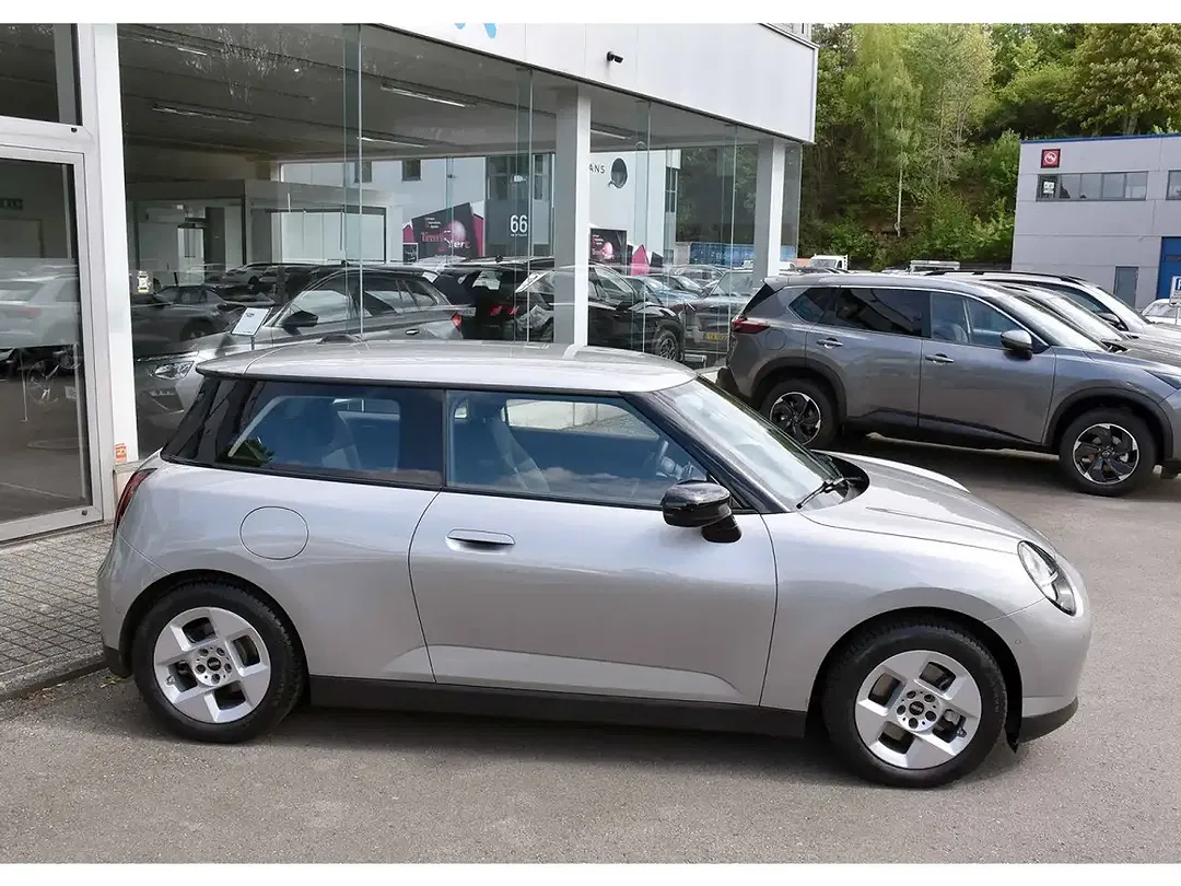 MINI Cooper SE - Thumbnail 3