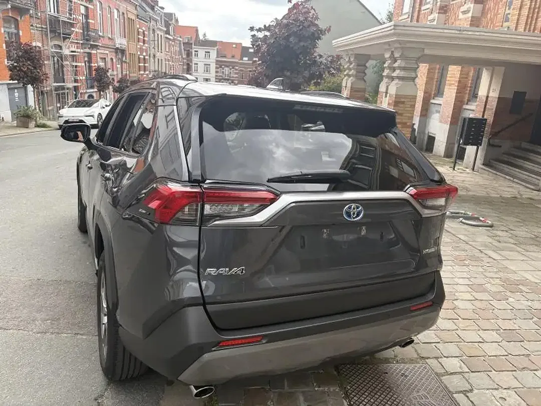 Toyota RAV 4 - Thumbnail 9