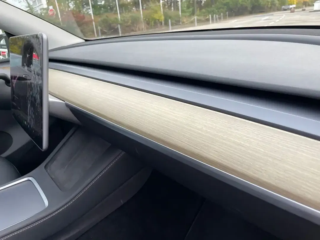Tesla Model Y - Thumbnail 12