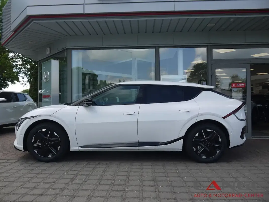 Kia EV6 - Thumbnail 3