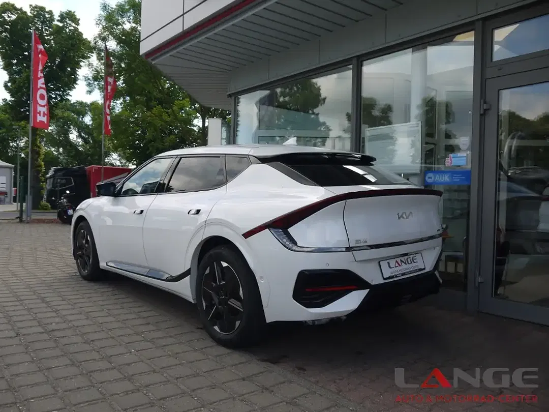 Kia EV6 - Thumbnail 4