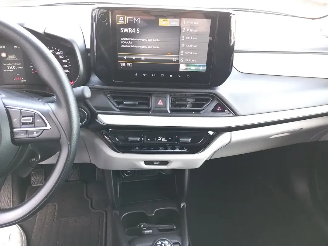 Suzuki Swift - Thumbnail 11