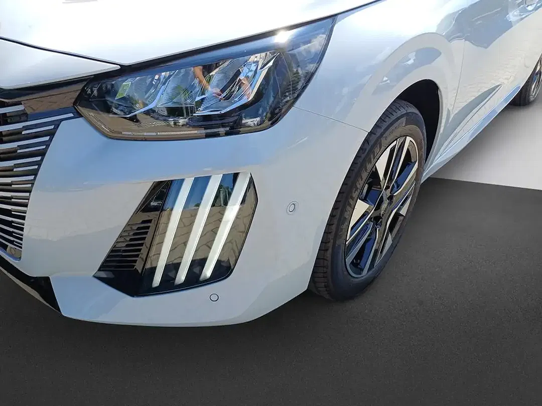 Peugeot 208 - Thumbnail 8