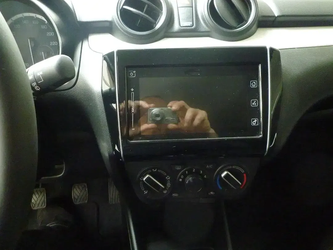Suzuki Swift - Thumbnail 11