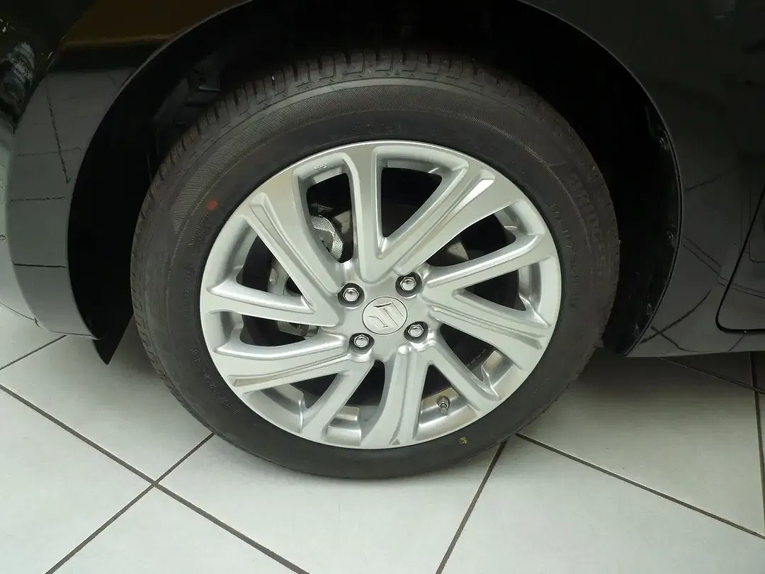 Suzuki Swift - Thumbnail 16