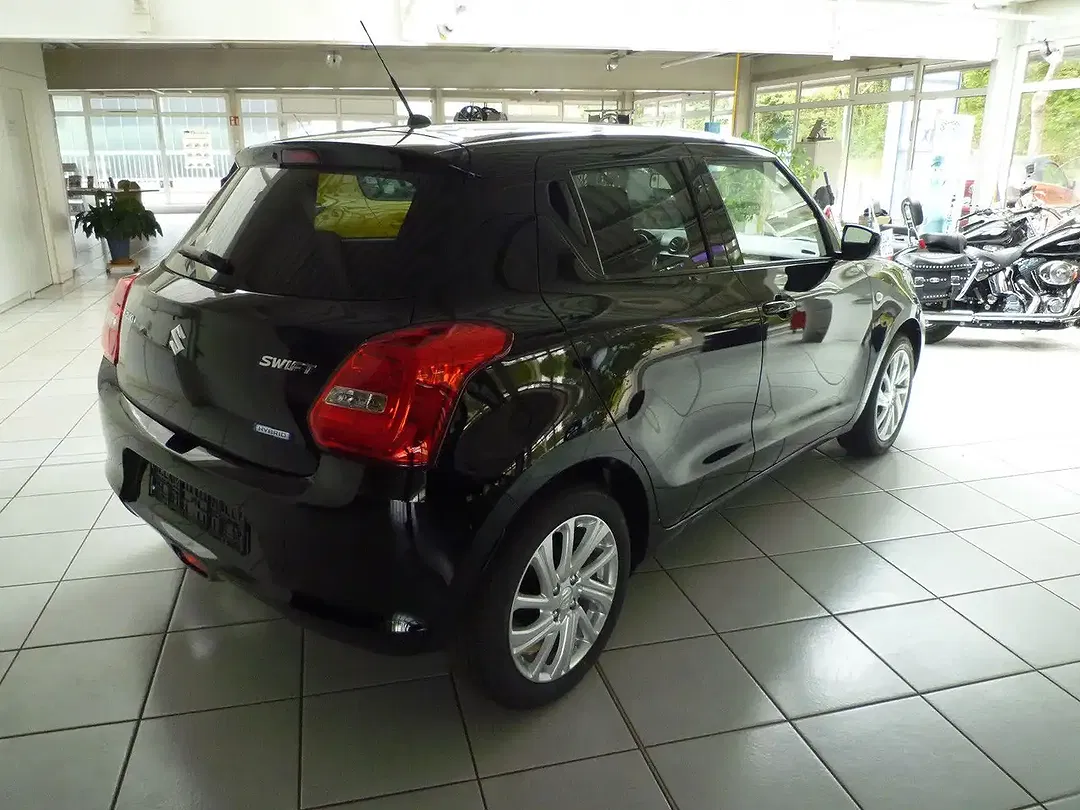 Suzuki Swift - Thumbnail 3