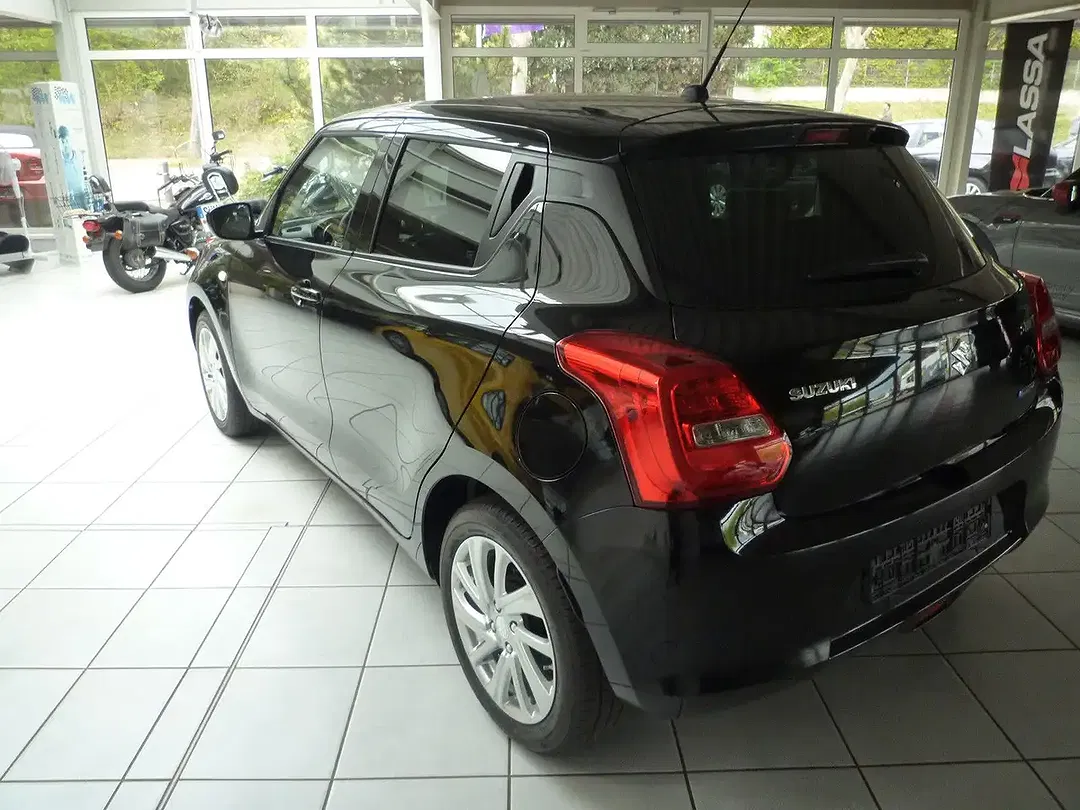 Suzuki Swift - Thumbnail 4
