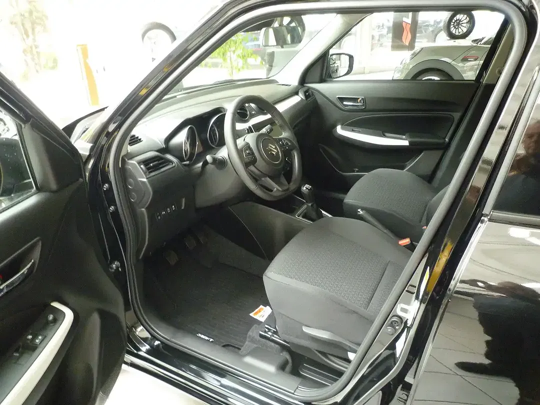 Suzuki Swift - Thumbnail 6