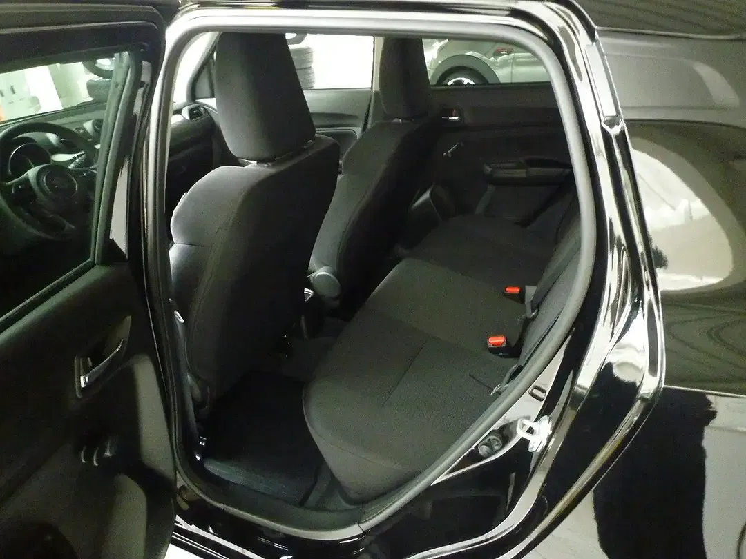 Suzuki Swift - Thumbnail 7