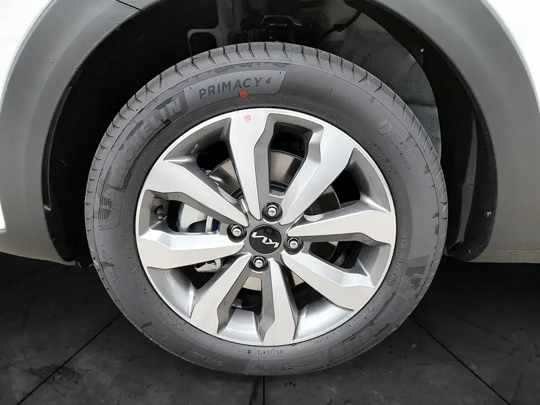 Kia Stonic - Thumbnail 5