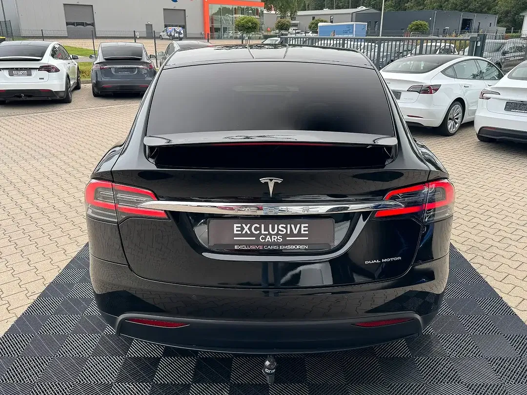 Tesla Model X - Thumbnail 12