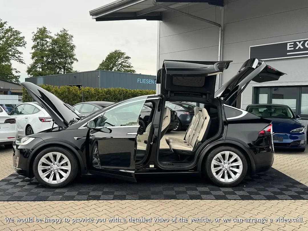 Tesla Model X - Thumbnail 8