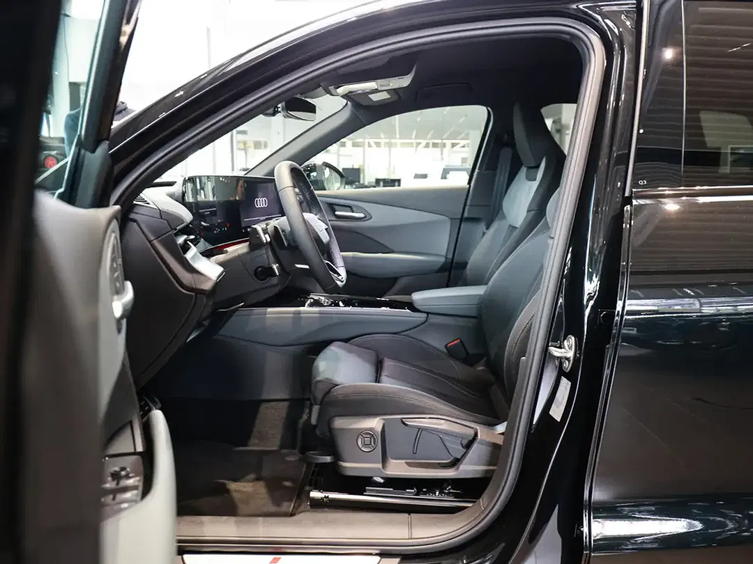 Audi Q3 - Thumbnail 9