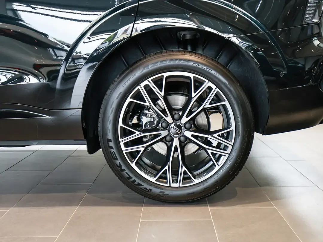 Audi Q3 - Thumbnail 5