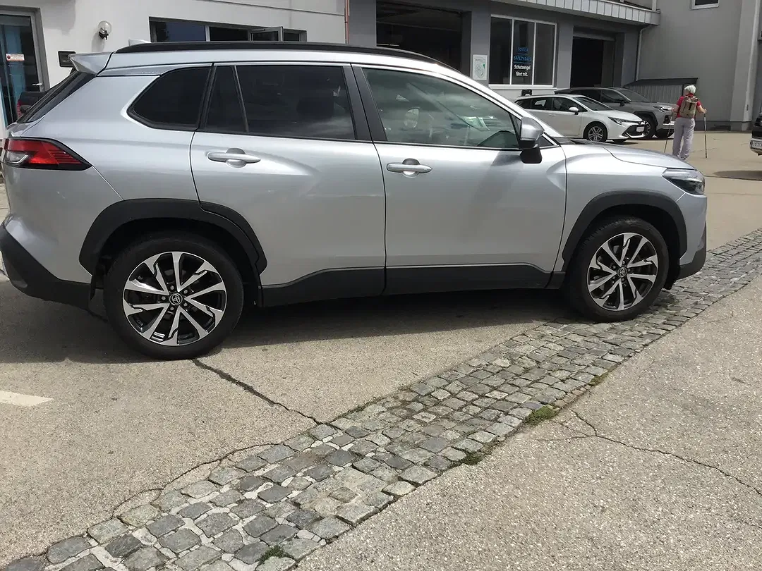 Toyota Corolla Cross - Thumbnail 5