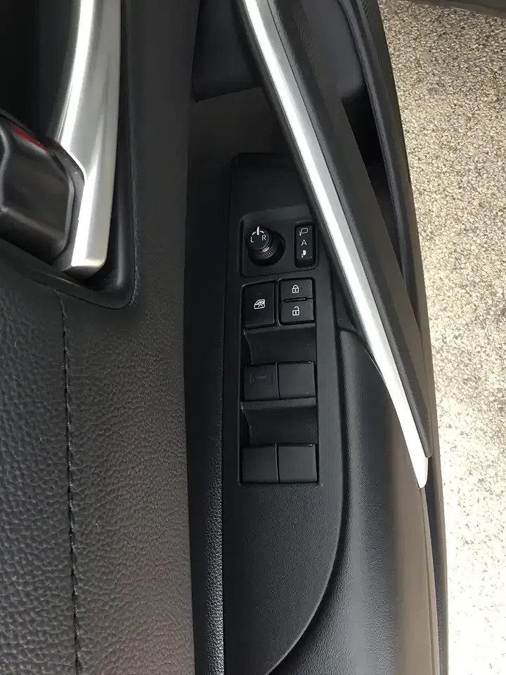 Toyota Corolla Cross - Thumbnail 9