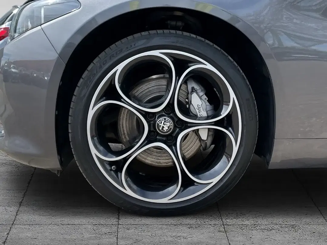 Alfa Romeo Giulia - Thumbnail 12