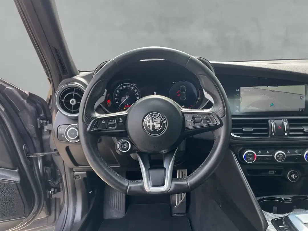 Alfa Romeo Giulia - Thumbnail 15