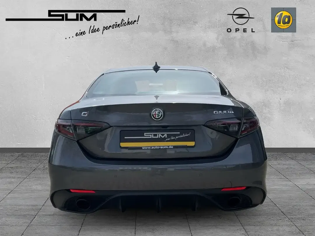 Alfa Romeo Giulia - Thumbnail 4