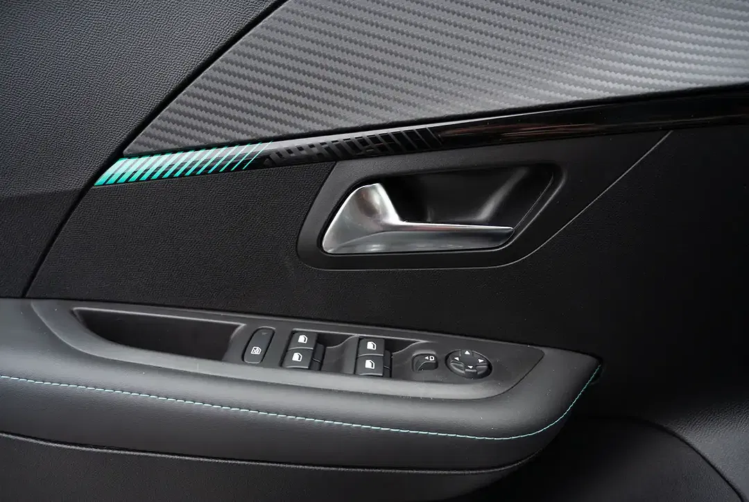 Peugeot 208 - Thumbnail 12