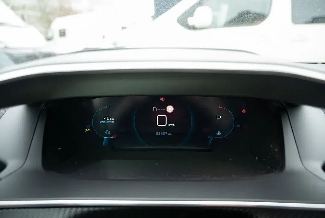 Peugeot 208 - Thumbnail 13