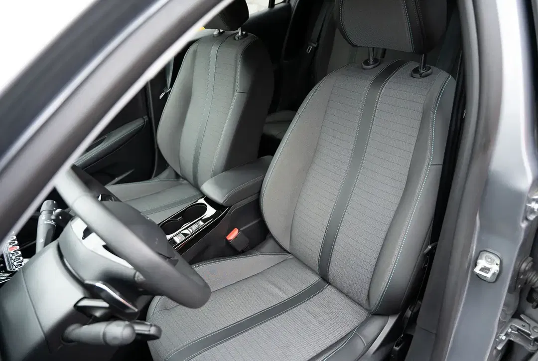 Peugeot 208 - Thumbnail 6