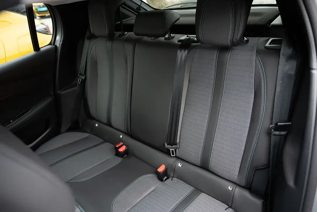 Peugeot 208 - Thumbnail 7