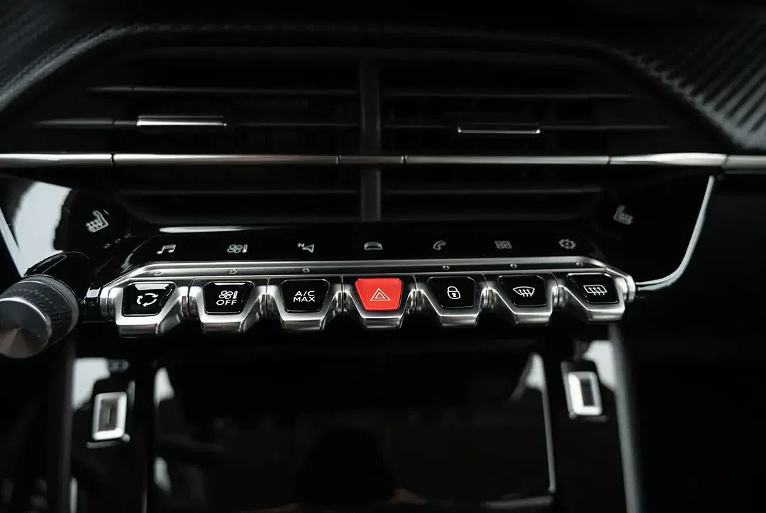 Peugeot 208 - Thumbnail 9