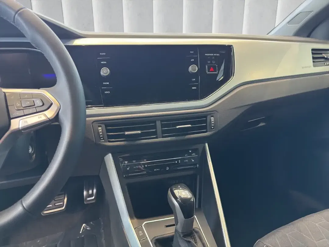 Volkswagen Polo - Thumbnail 8