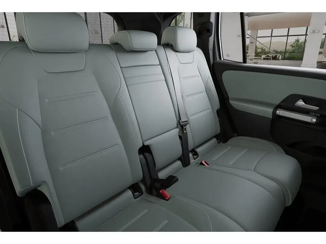 Mercedes-Benz GLB 220 - Thumbnail 13