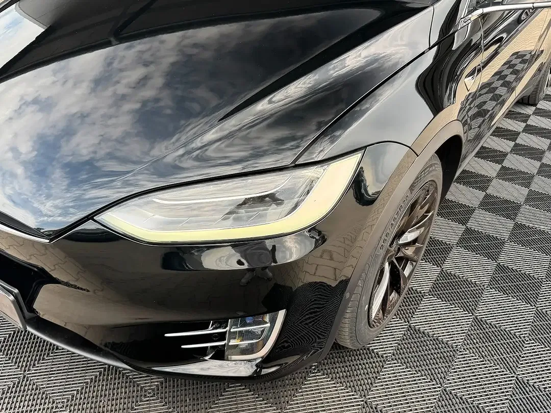 Tesla Model X - Thumbnail 14