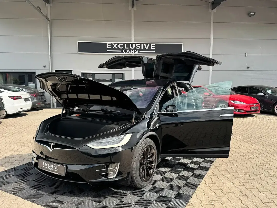 Tesla Model X - Thumbnail 15