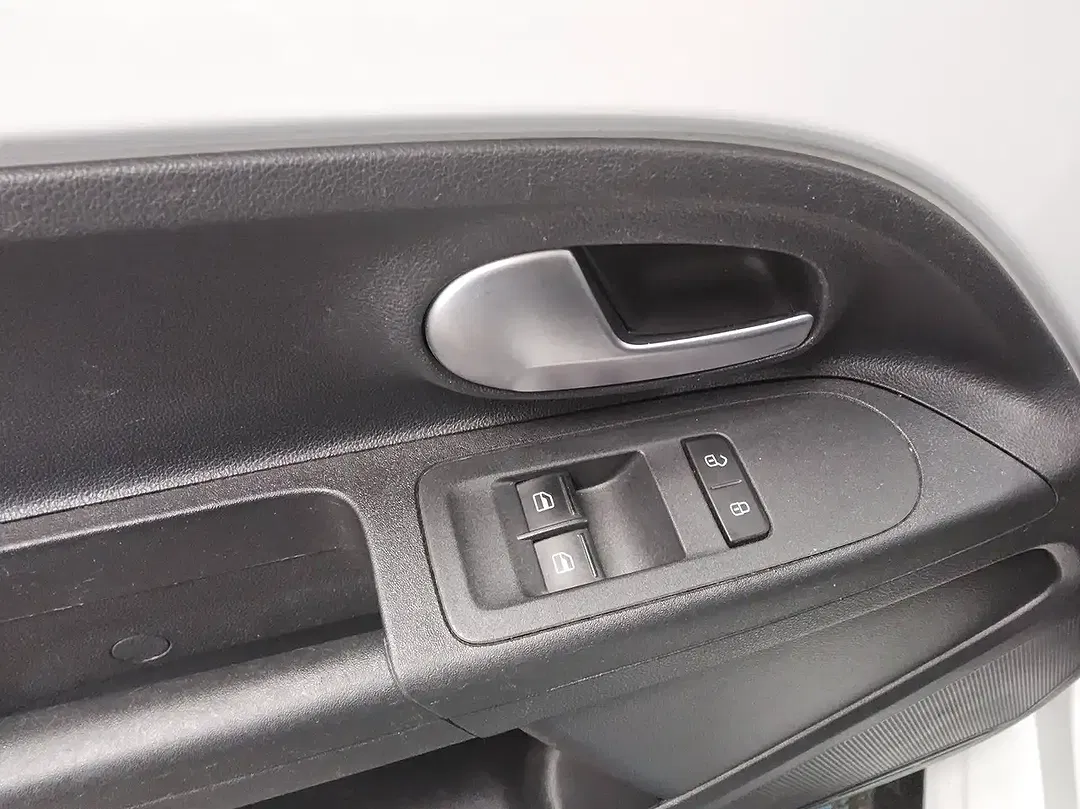 Volkswagen e-up! - Thumbnail 9