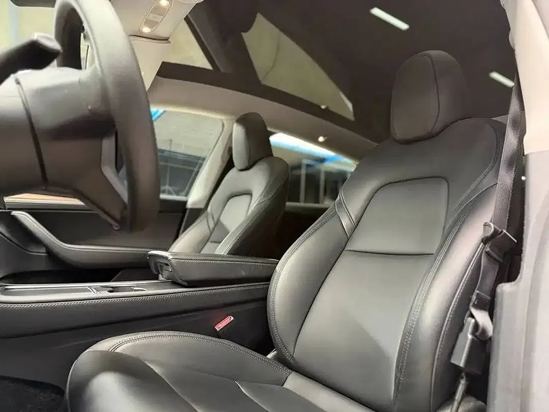 Tesla Model Y - Thumbnail 11