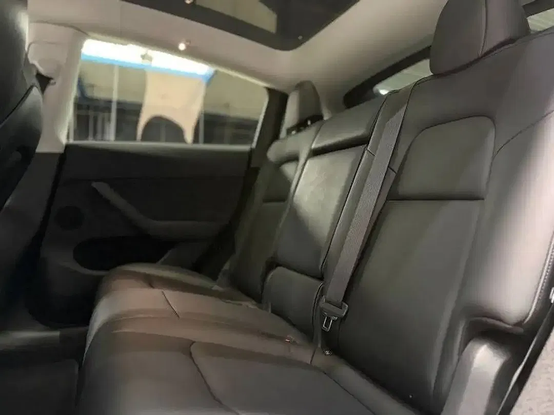 Tesla Model Y - Thumbnail 12