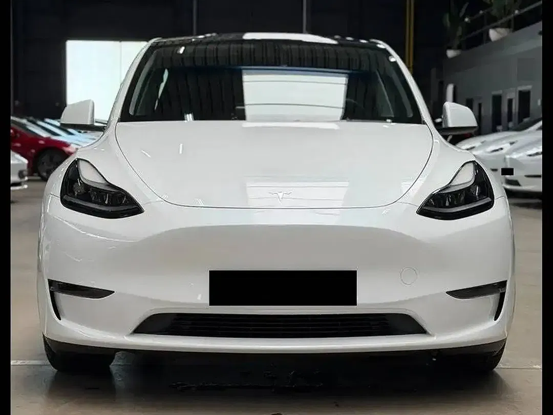 Tesla Model Y - Thumbnail 2