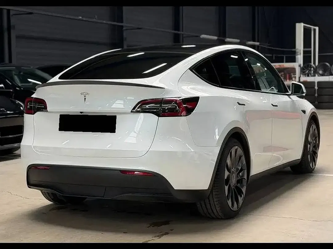Tesla Model Y - Thumbnail 7